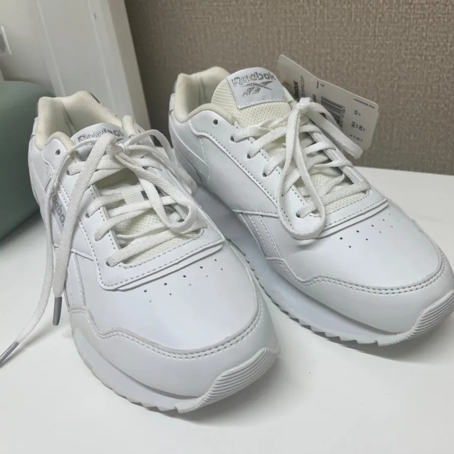 کتانی ریباک سفید