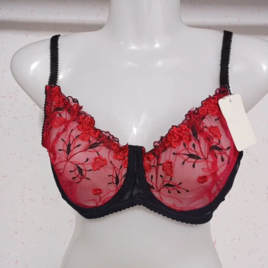 سوتین گلدوزی