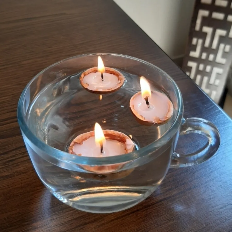 شمع گردویی رو آبی