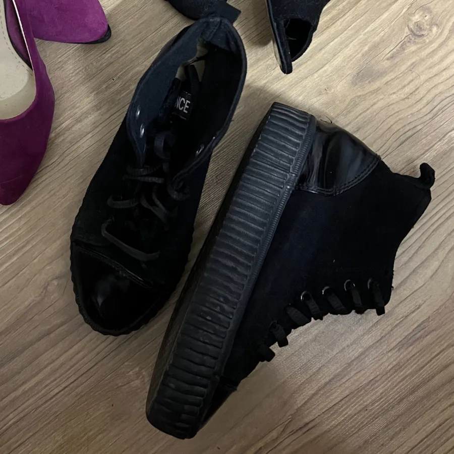 کفش اسپرت مخمل