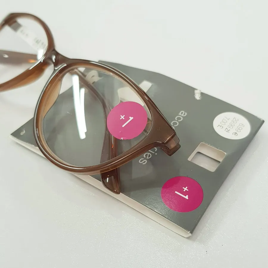 عینک طبی زنانه نزدیک بین