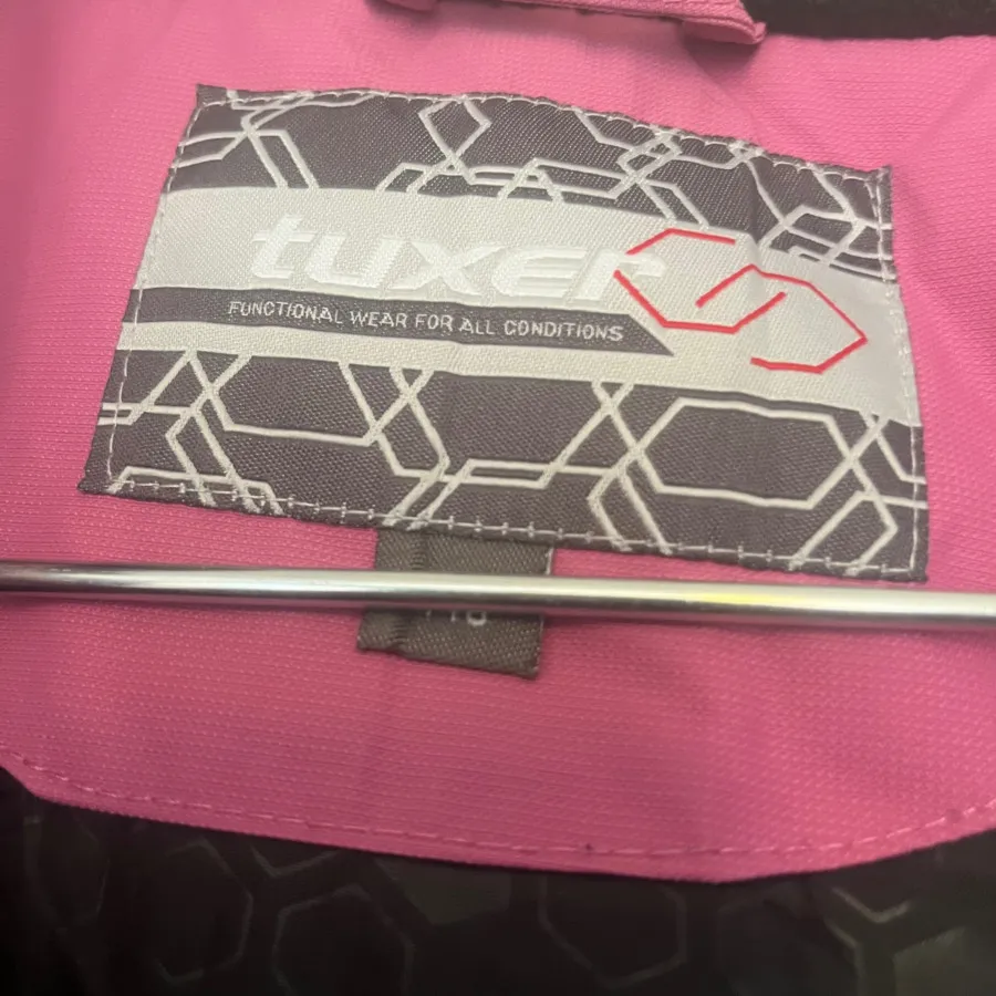 کاپشن اسکی و کوه tuxer