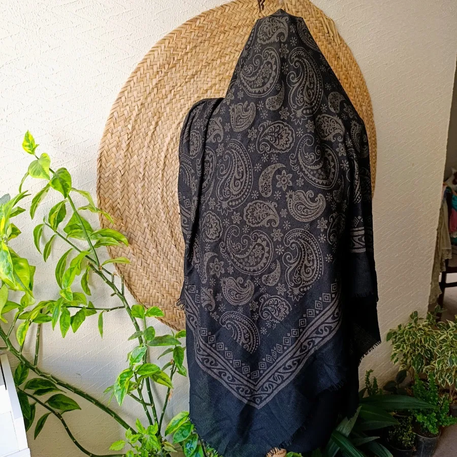 روسری مشکی قواره دار
