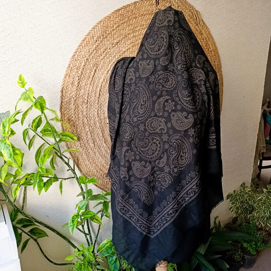 روسری مشکی قواره دار