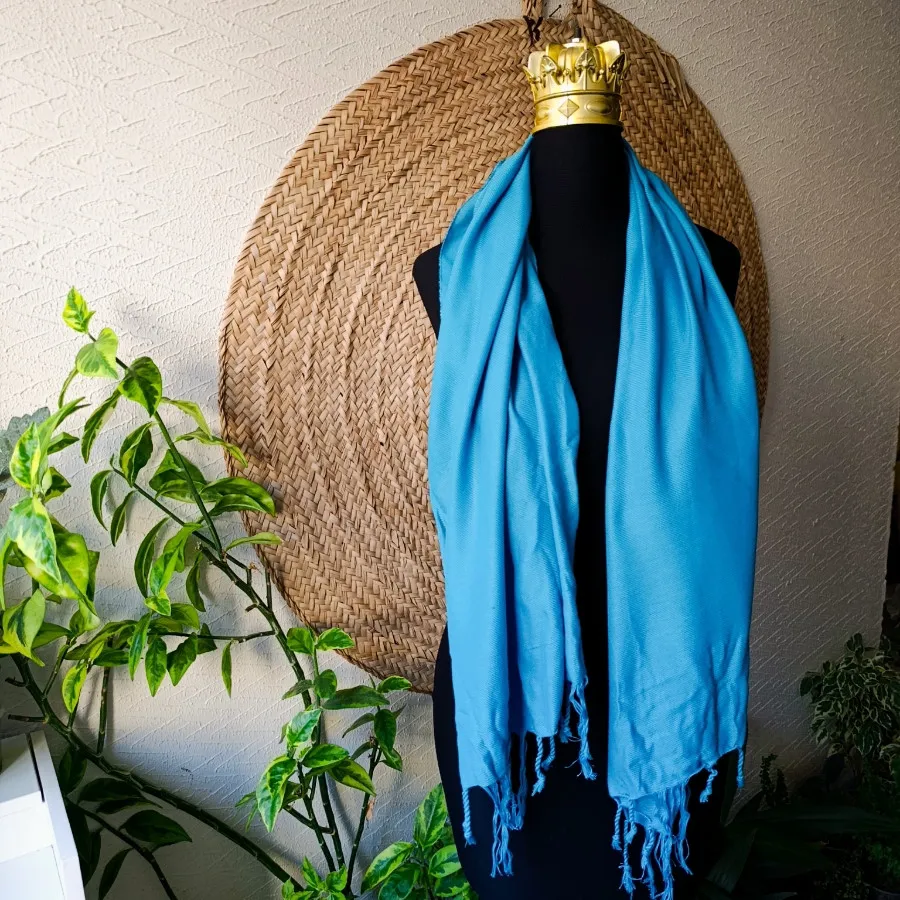 شال آبی رنگ