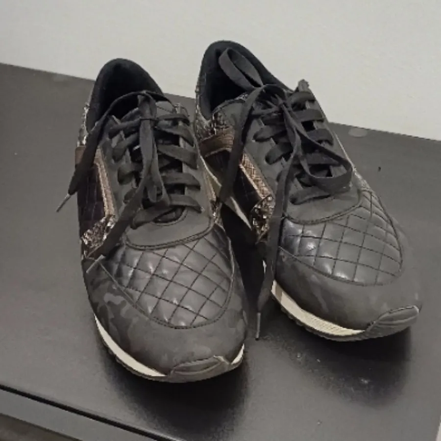 کفش اسنیکرز