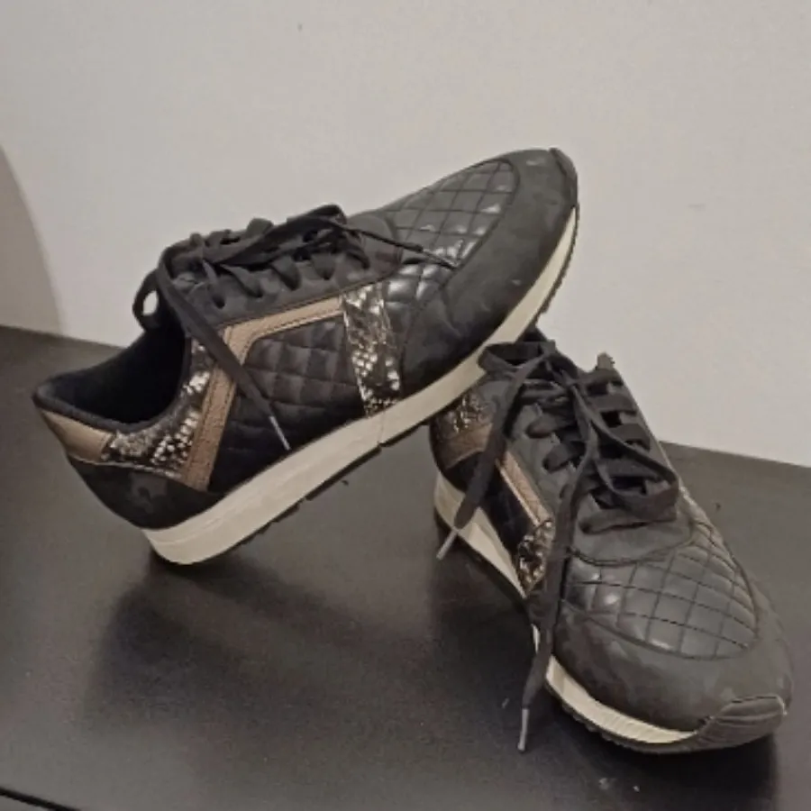 کفش اسنیکرز