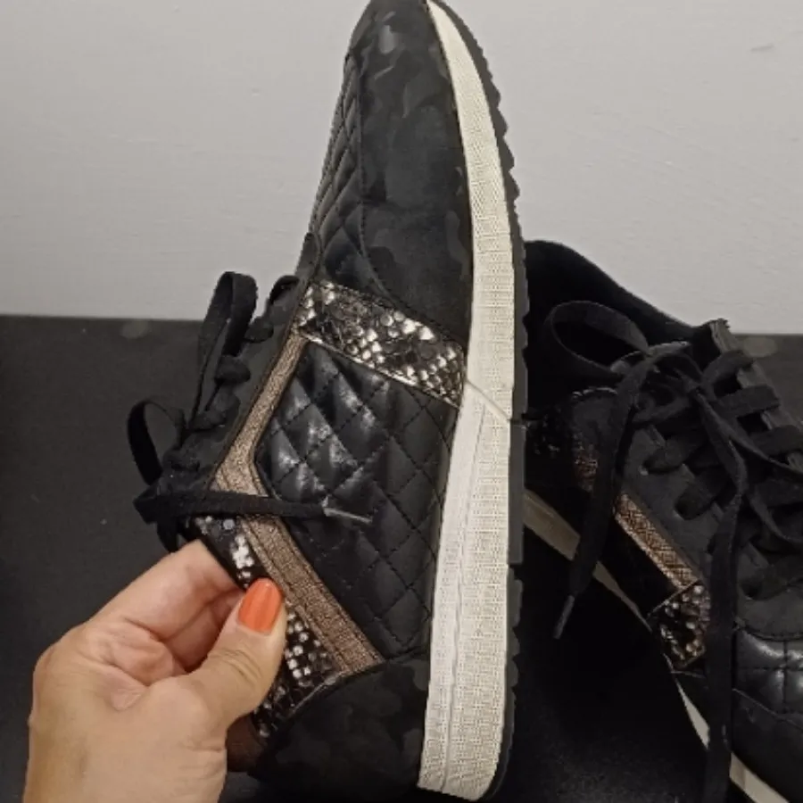 کفش اسنیکرز