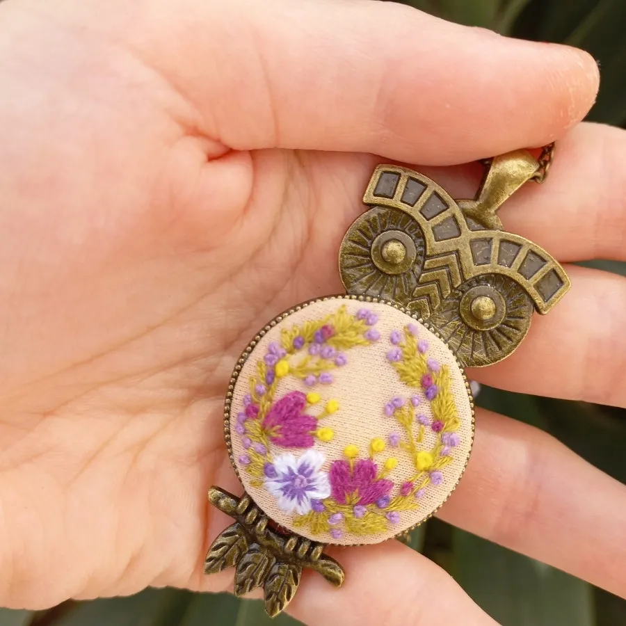 گردنبند رو مانتویی