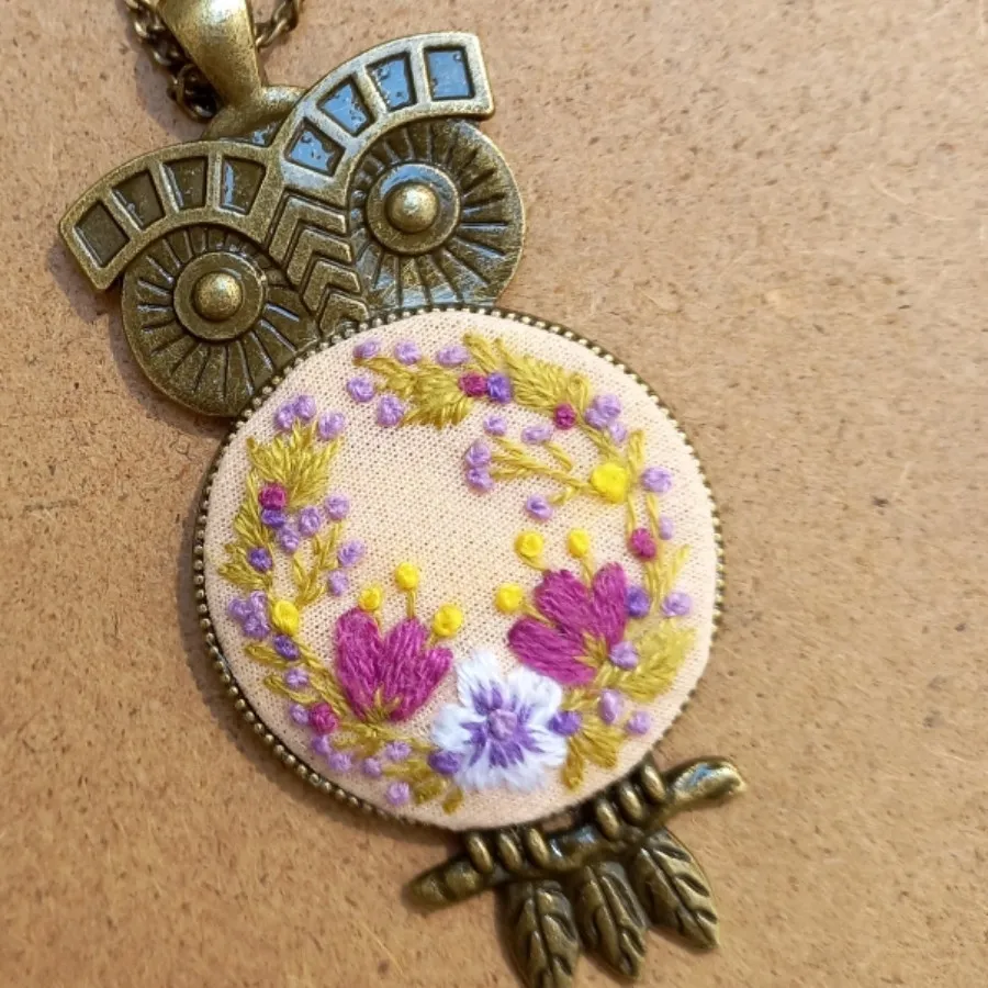 گردنبند رو مانتویی