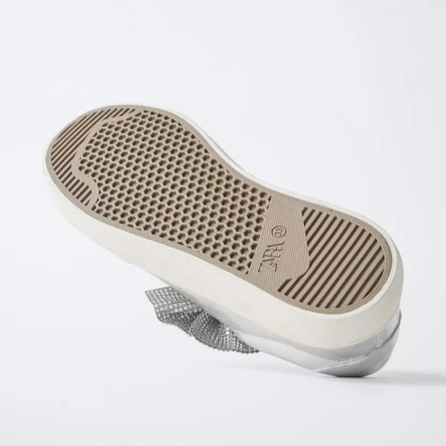 کفش نقره‌ای