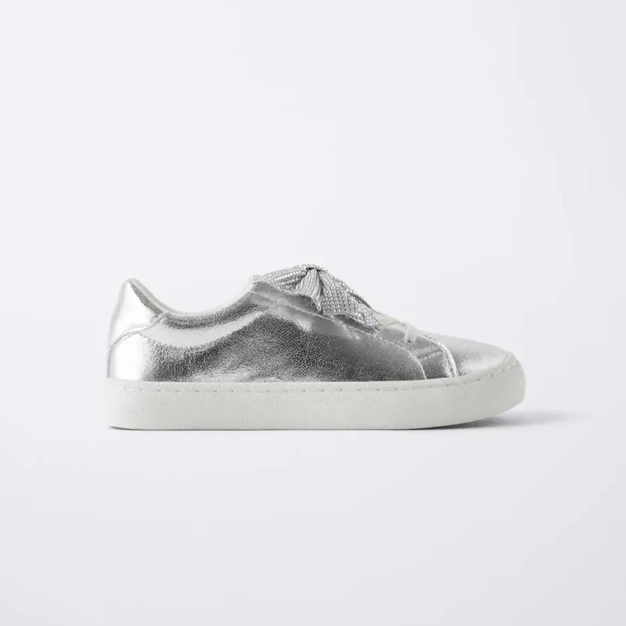 کفش نقره‌ای