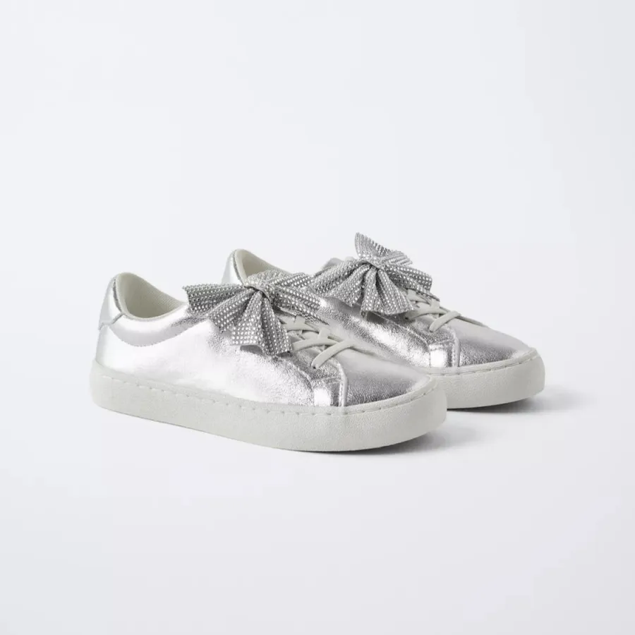 کفش نقره‌ای