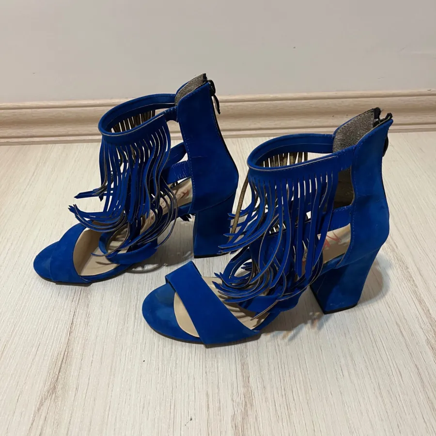 پاشنه ریش دار ابی نفتی