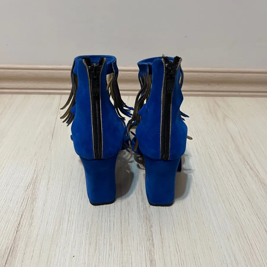 پاشنه ریش دار ابی نفتی