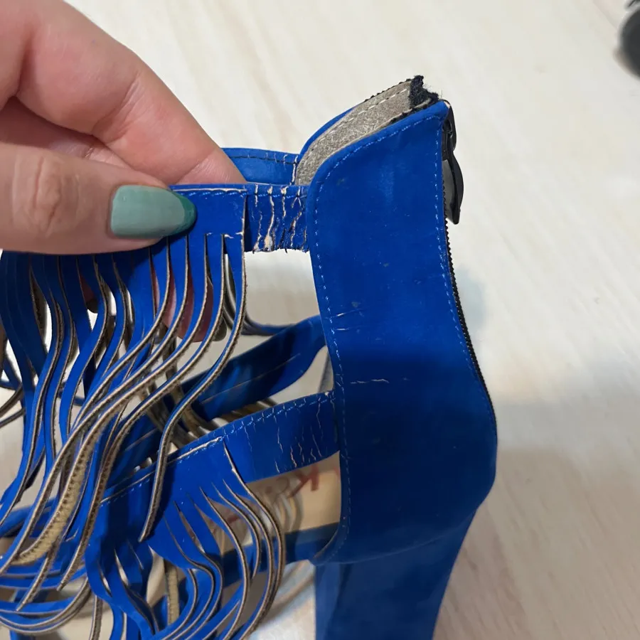 پاشنه ریش دار ابی نفتی