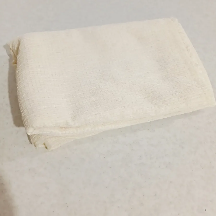 شال کرم رنگ