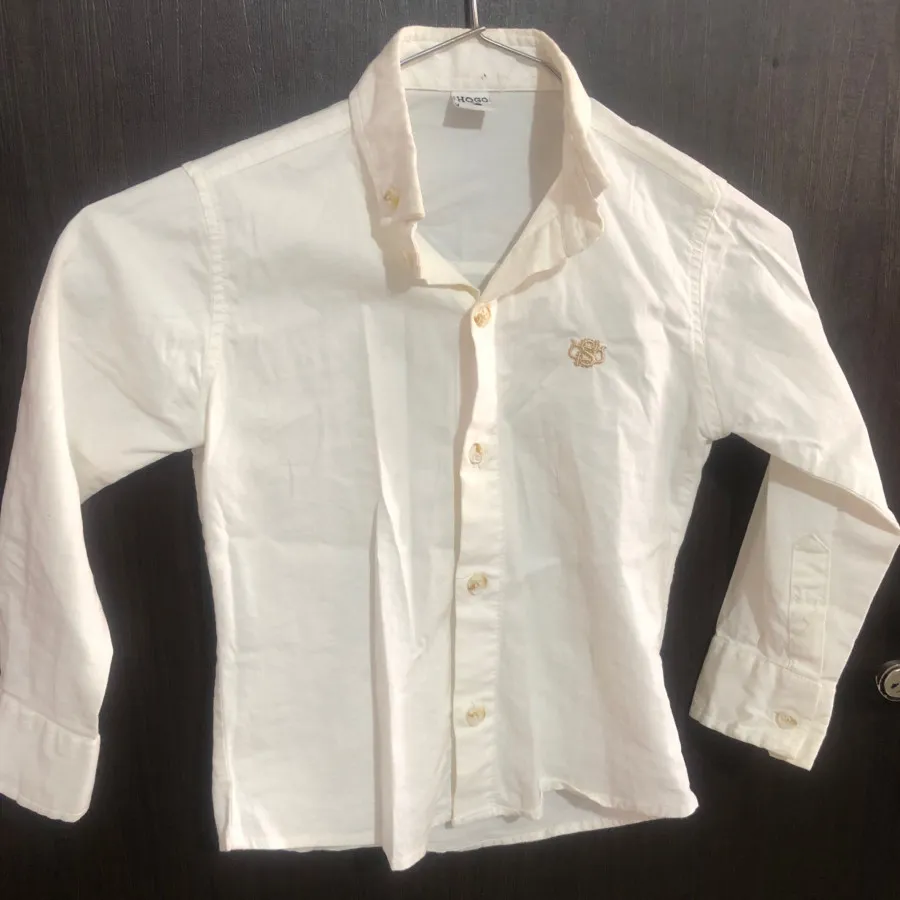 پیراهن سفید پسرانه