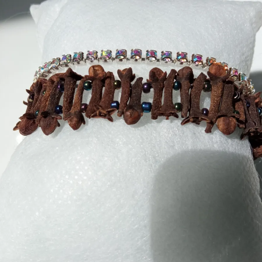 دستبند میخک