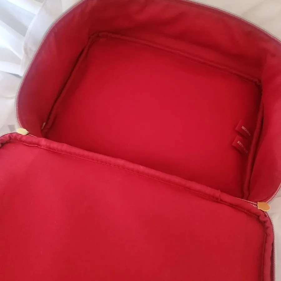 کیف مخملی Estée Lauder