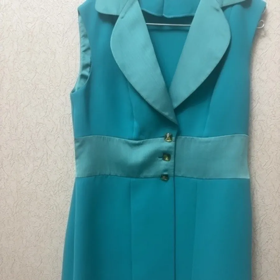 سارافن و دامن فیروزه‌ای