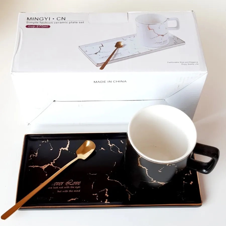 فنجان و بیسکوییت خوری