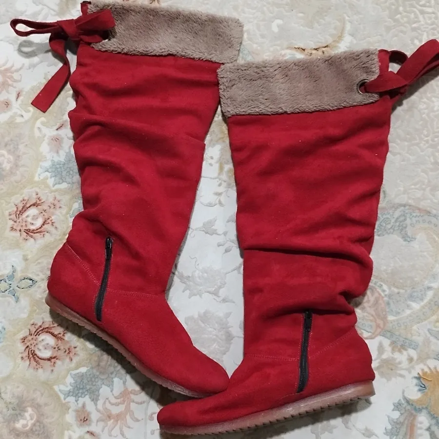 پوتین قرمز بابانویل