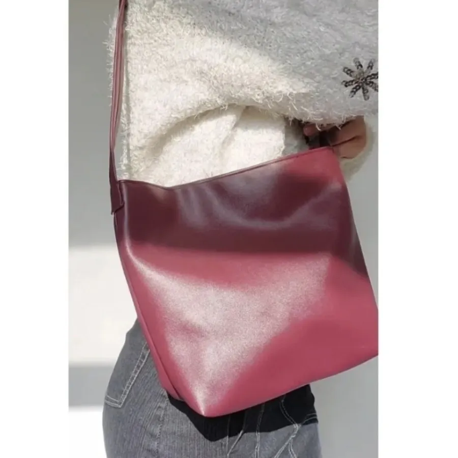 کیف رودوشی زرشکی چرم