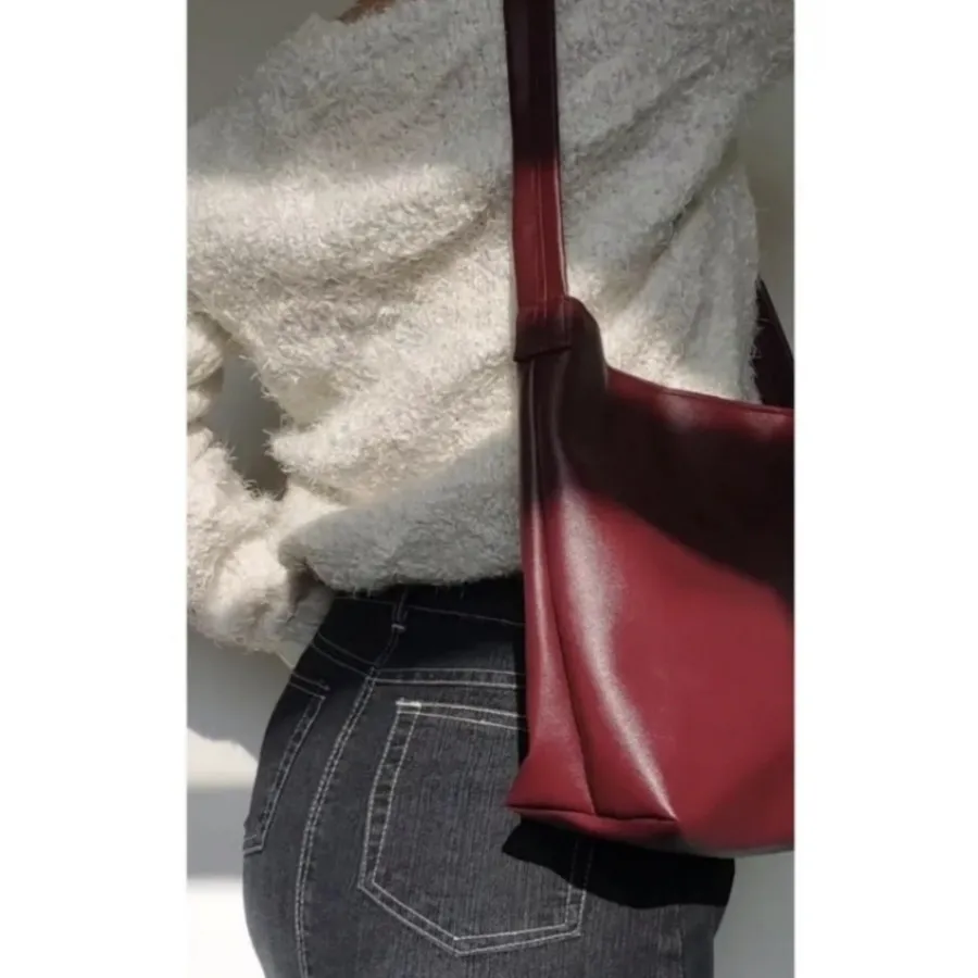 کیف رودوشی زرشکی چرم