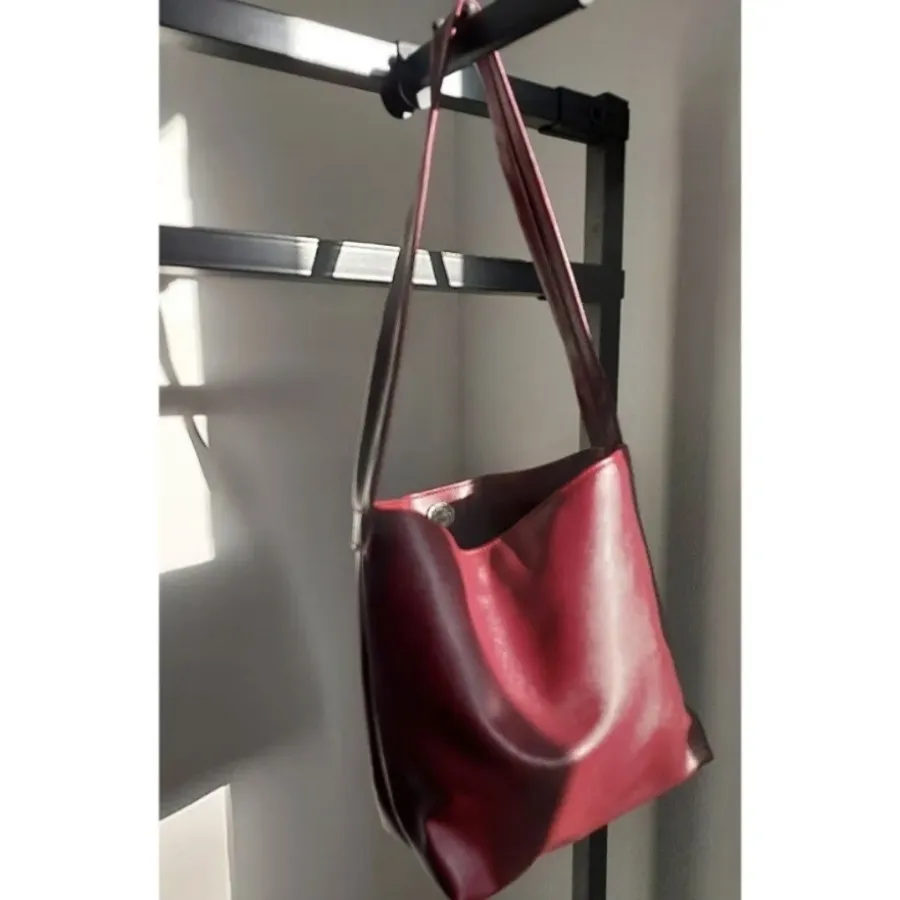 کیف رودوشی زرشکی چرم