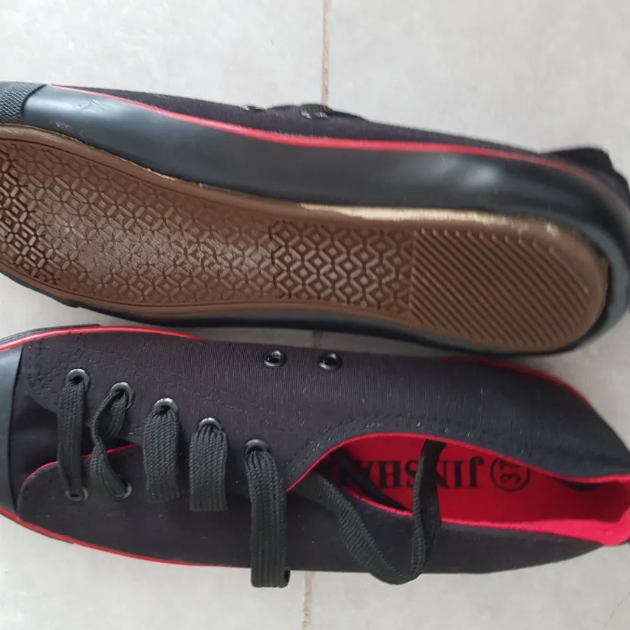 کفش کتانی سایز37