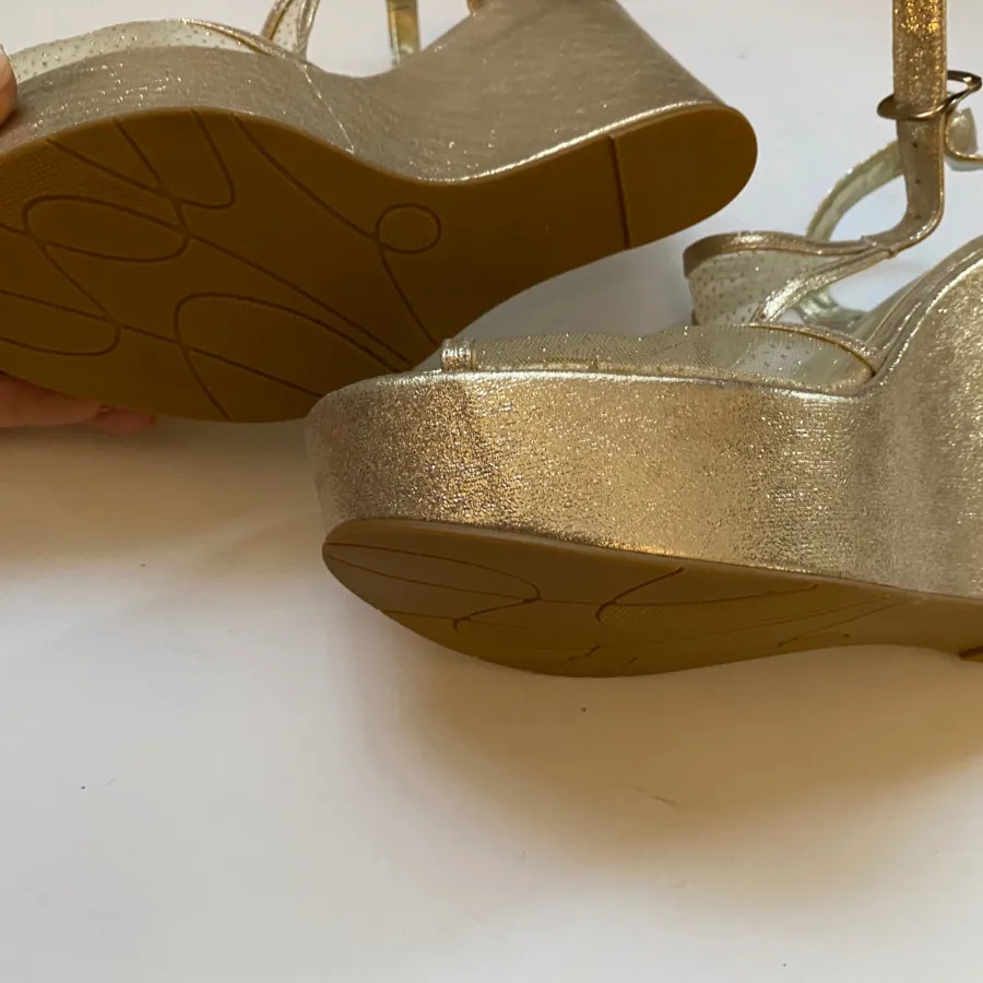 سندل پاشنه یه تیکه