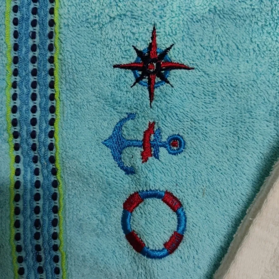 حوله دست و صورت ترک