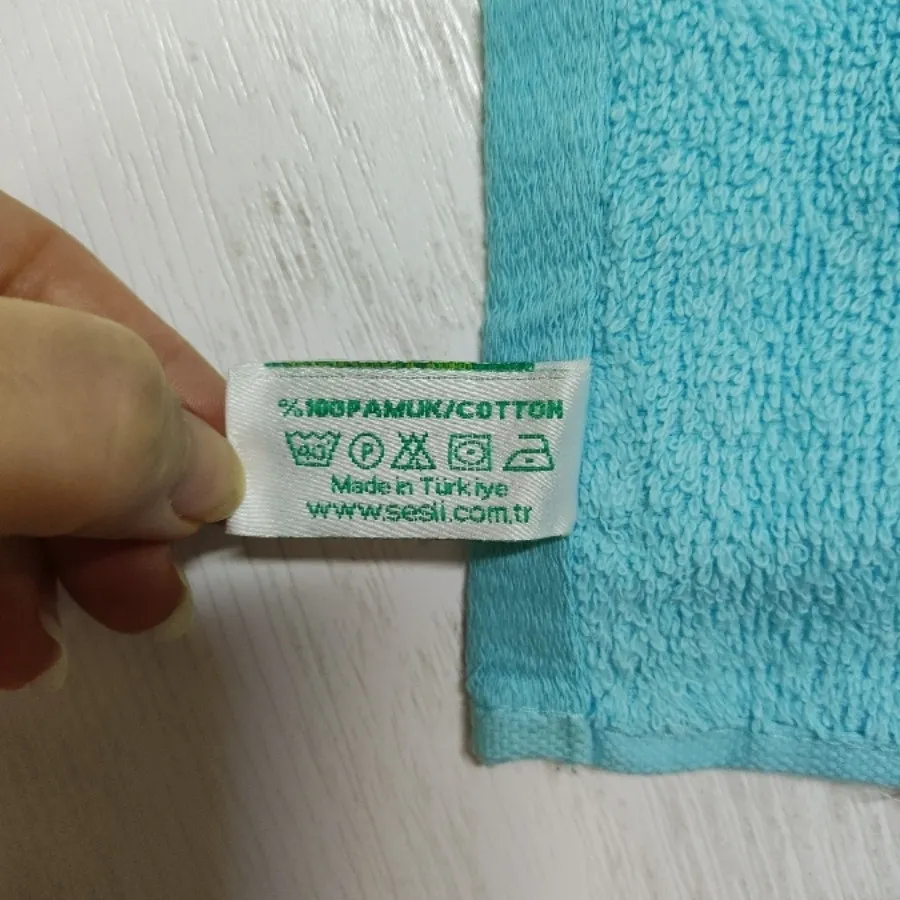 حوله دست و صورت ترک