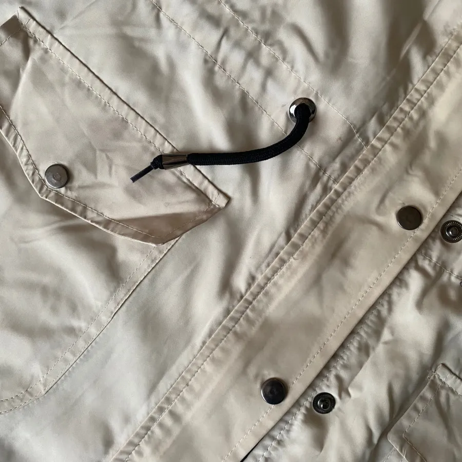 کاپشن شیری رنگ