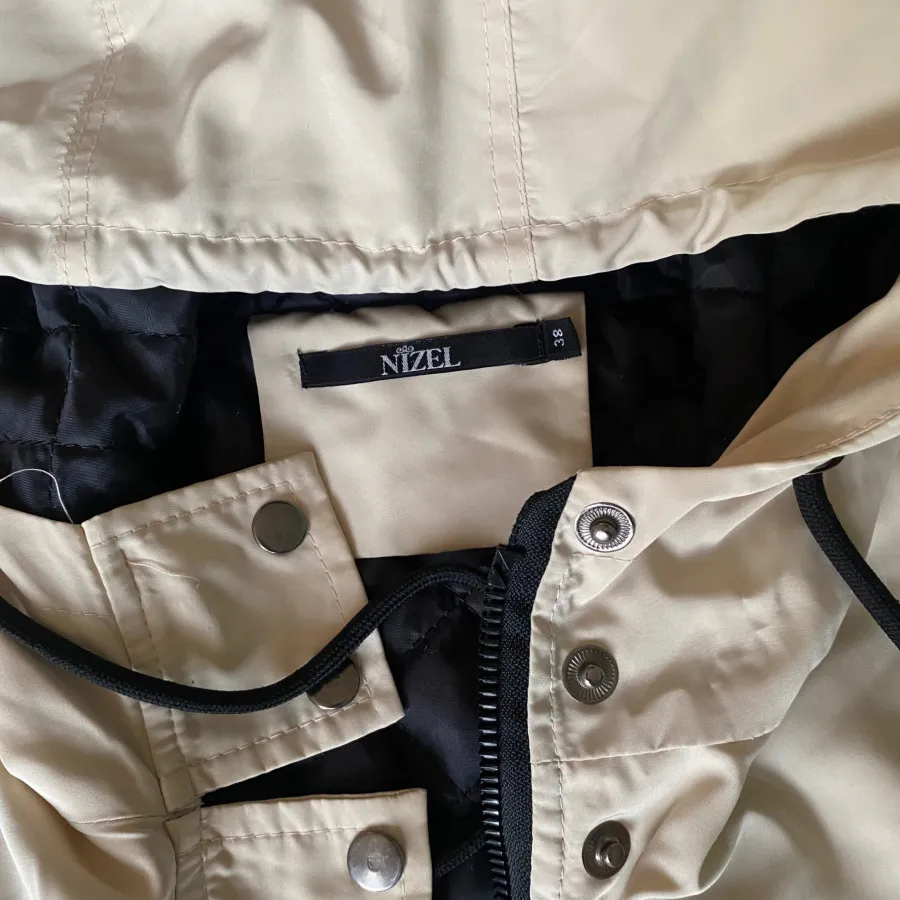 کاپشن شیری رنگ