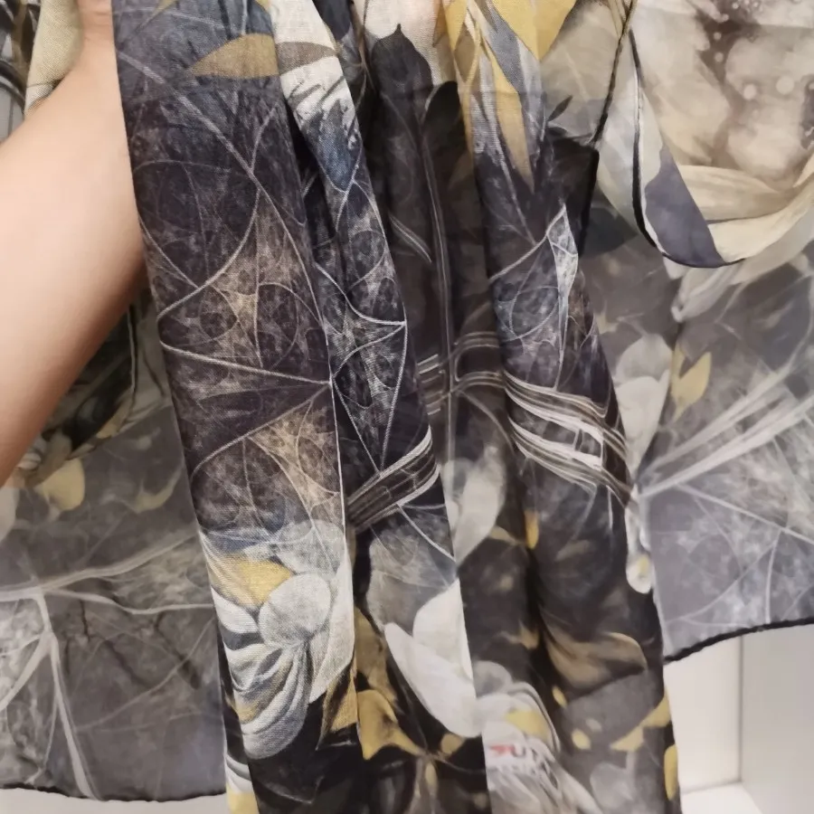 شال دودی طرحدار نخی