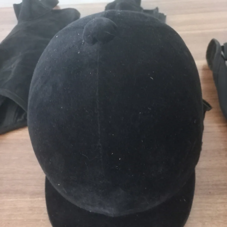 کلاه و گتر اسب سواری