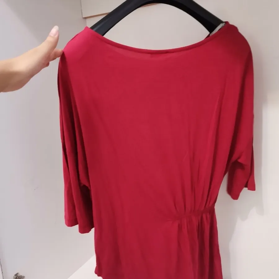 تیشرت قرمز تگدار