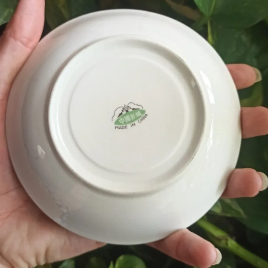 نعلبکی گل سرخی