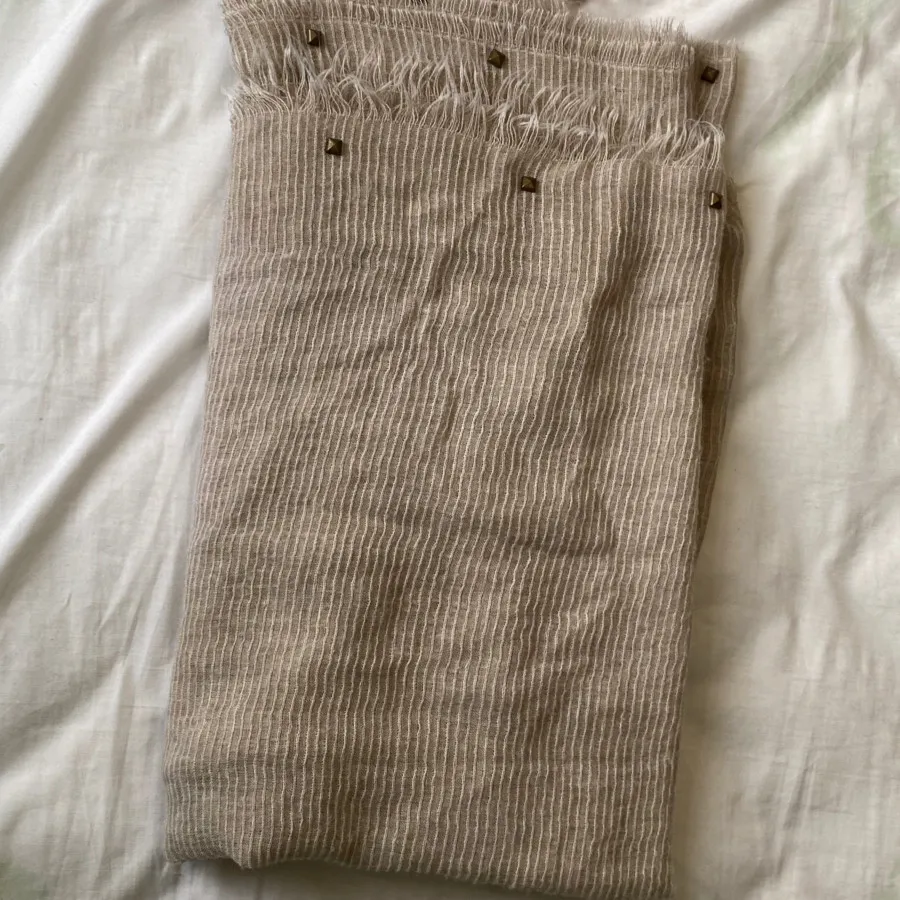 شال نخ رنگ کرم خاکی