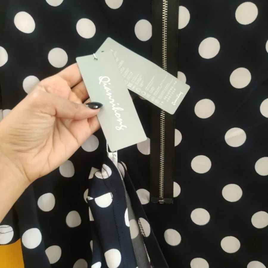 پیراهن خال خالی