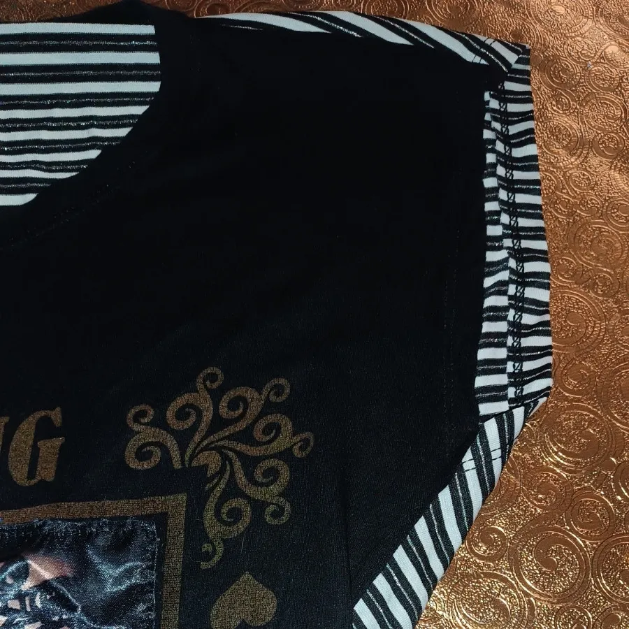 تیشرت مشکی طرح دار