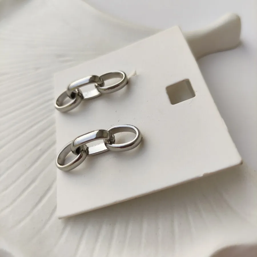 گوشواره زنجیری مینیمال