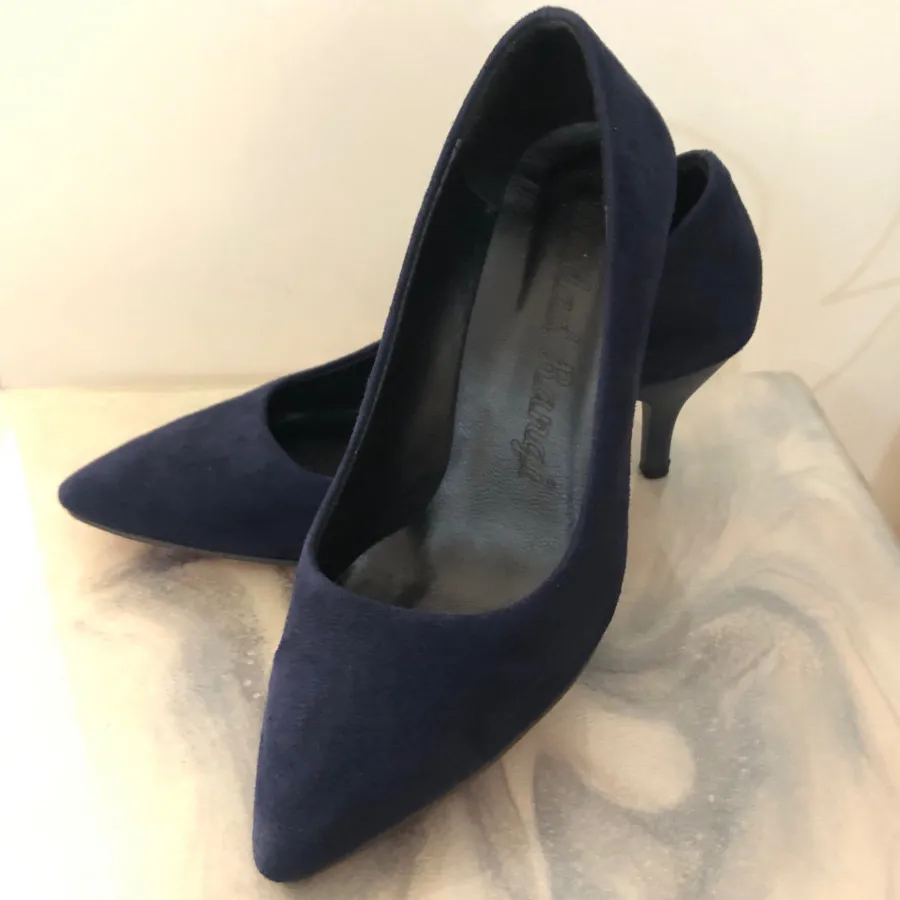 کفش سورمه ای نبوک