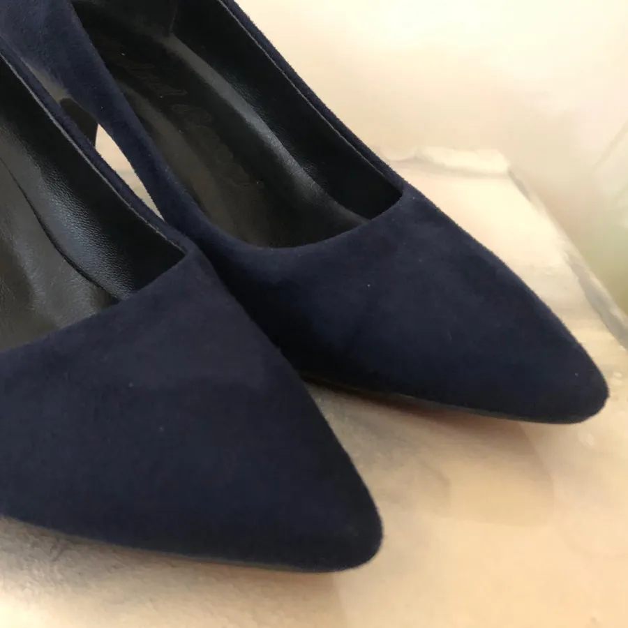 کفش سورمه ای نبوک