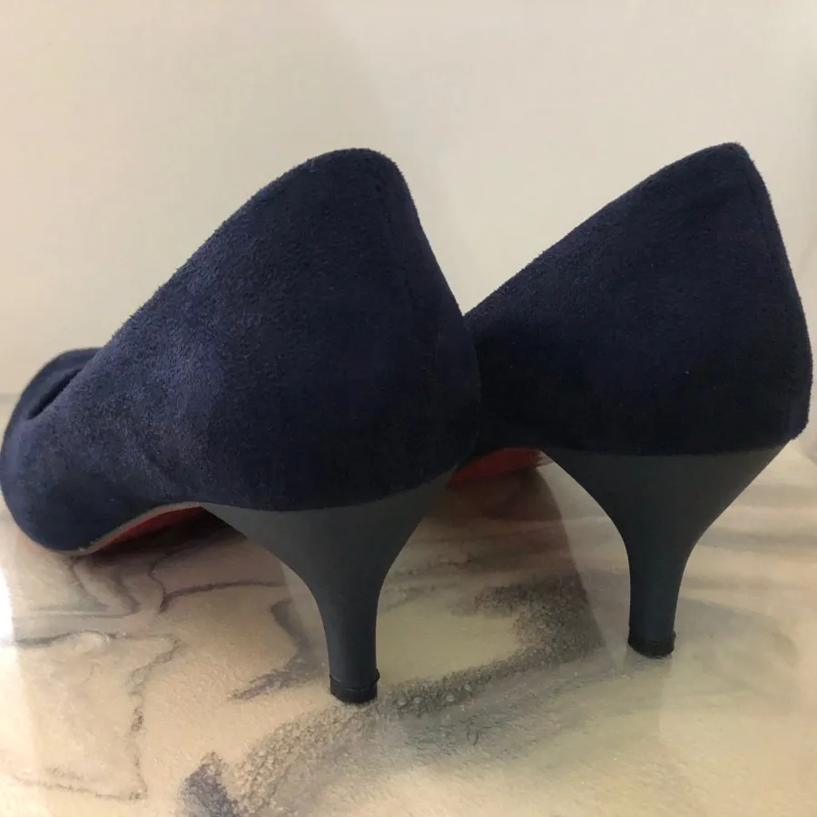 کفش سورمه ای نبوک