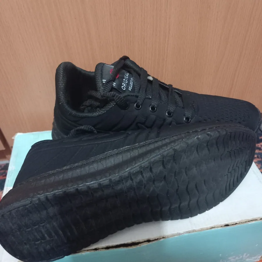 کفش کتانی پیاده روی