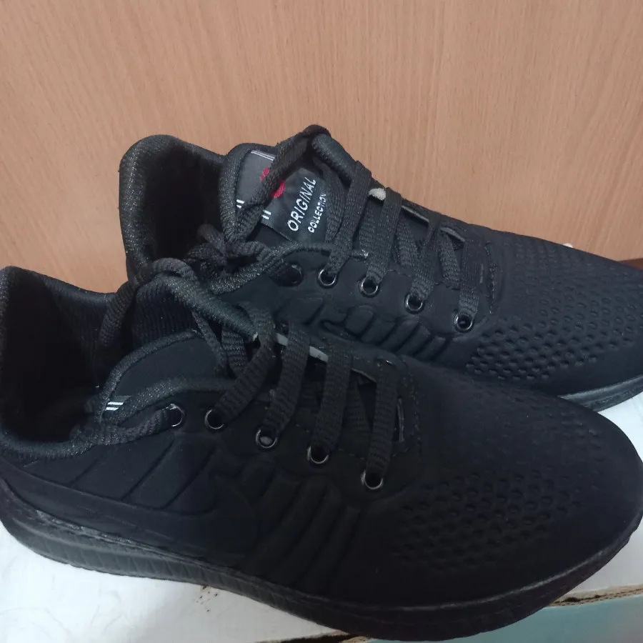 کفش کتانی پیاده روی