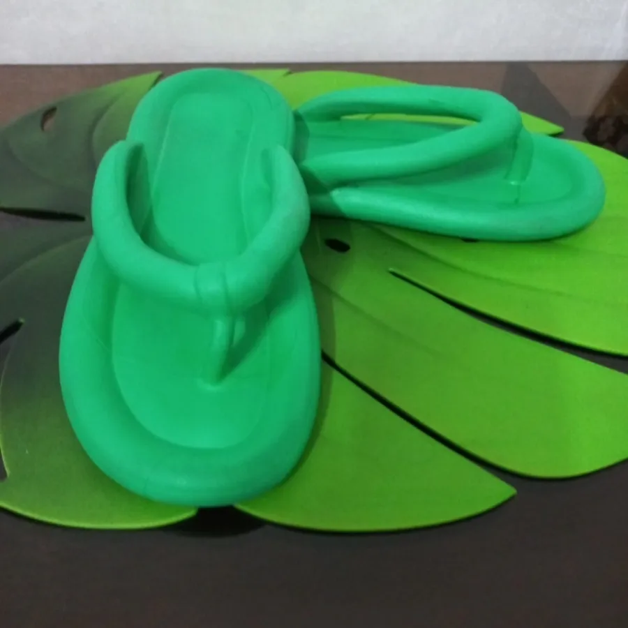 دمپایی  ساحلی